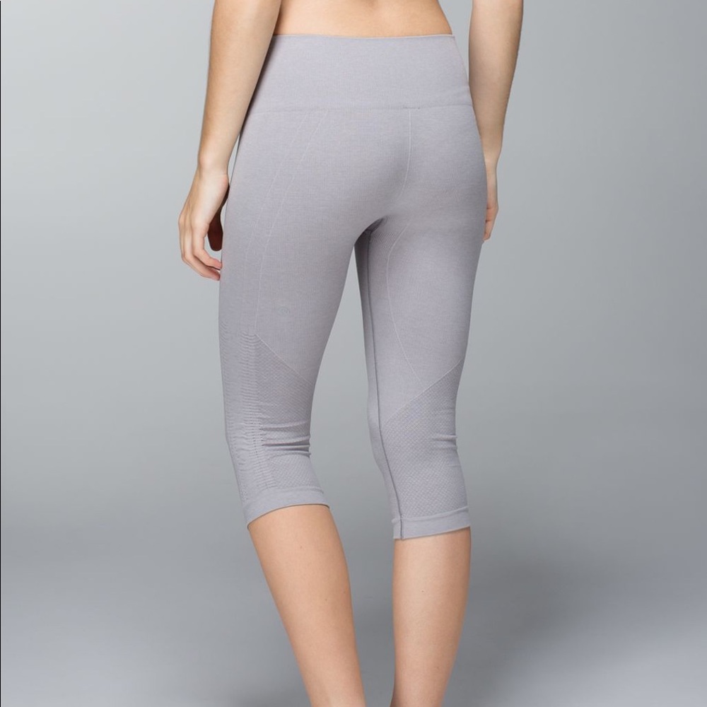 Lululemon In The Flow crop in Heathered grey
